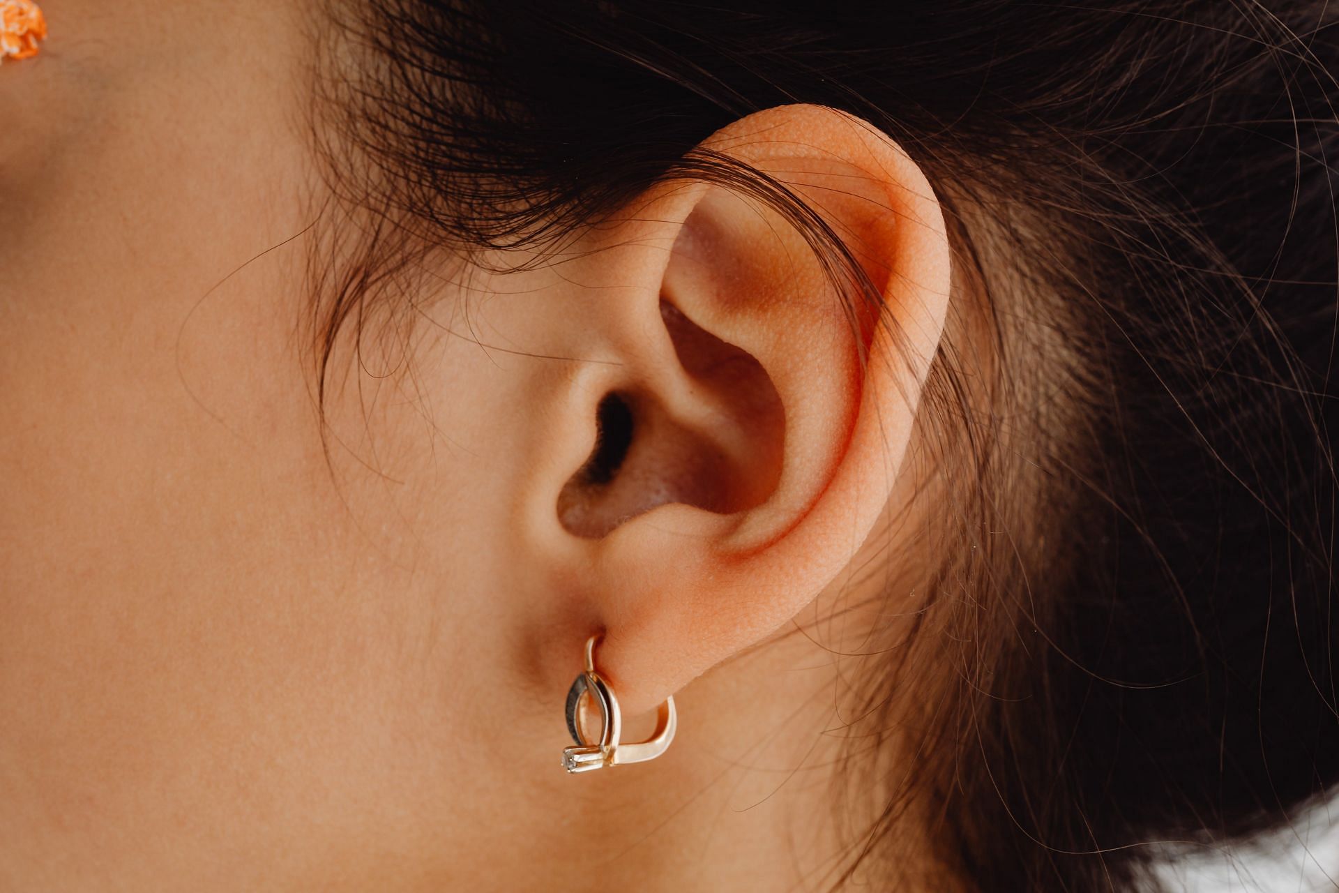 Vicks for earache cears any congestion or swelling, if there's any. (Image via Pexels/Karolina G)